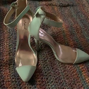 Size 6 pumps